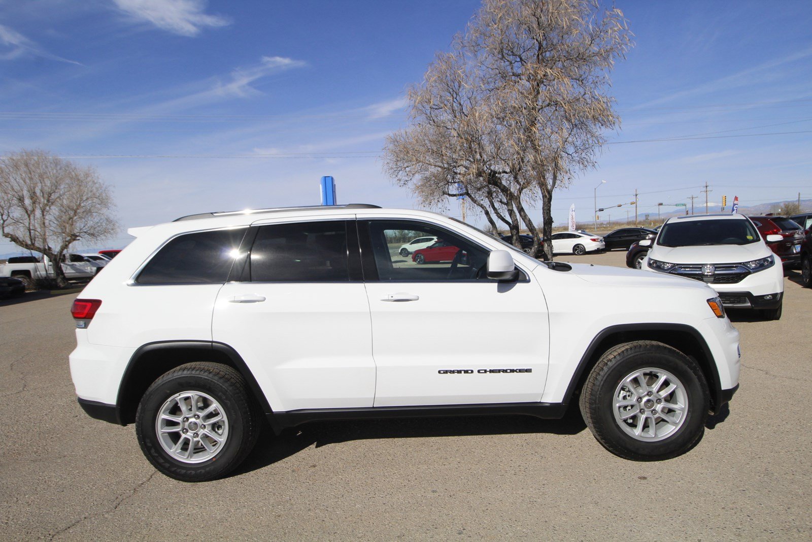 New 2020 Jeep Grand Cherokee Laredo E 4x2